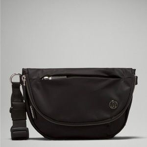 Lululemon, All Night Festival Bag Micro GOLD ZIPPER/DETAILS